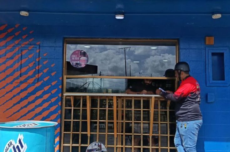 SUMAT sigue con el despliegue de notificaciones de auditorías fiscales a comercios de expendio de bebidas alcohólicas en el municipio