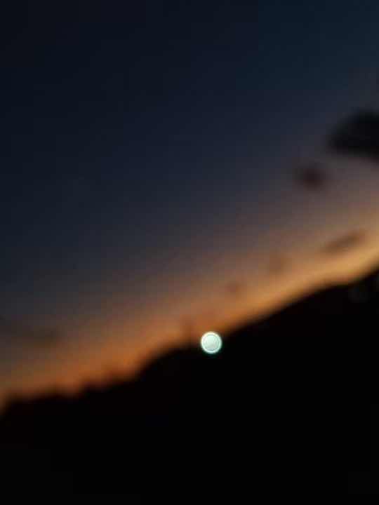 窓を開けたら、別れた元彼の部屋に繋がった