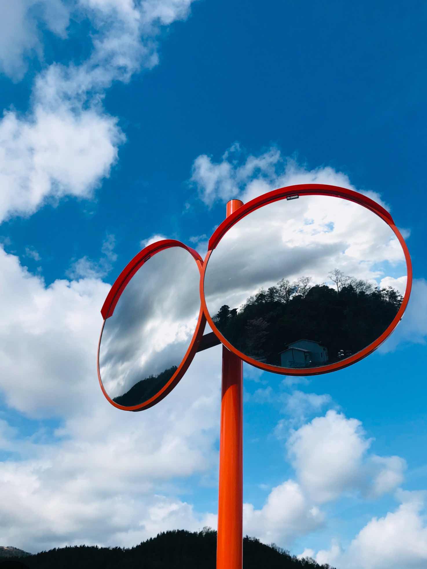 「薄明かりの街と灰色の残像」