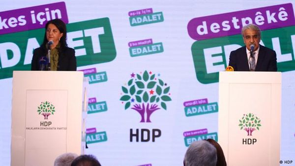 Kaynak: HDP'nin tutum belgesini Pervin Buldan ve Mithat Sancar'ın açıklaması bekleniyor / DW