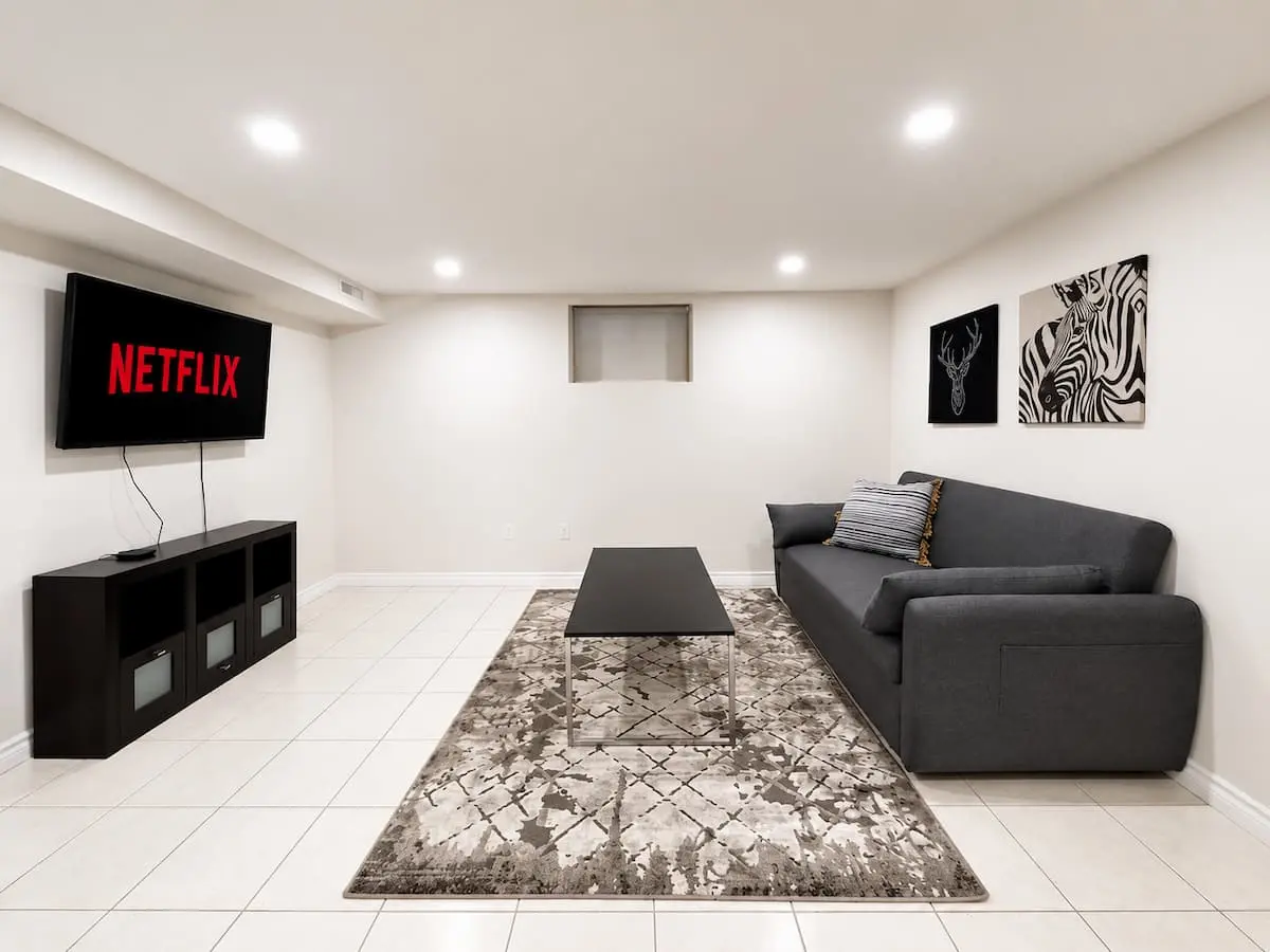 Private Basement Near Yonge St
