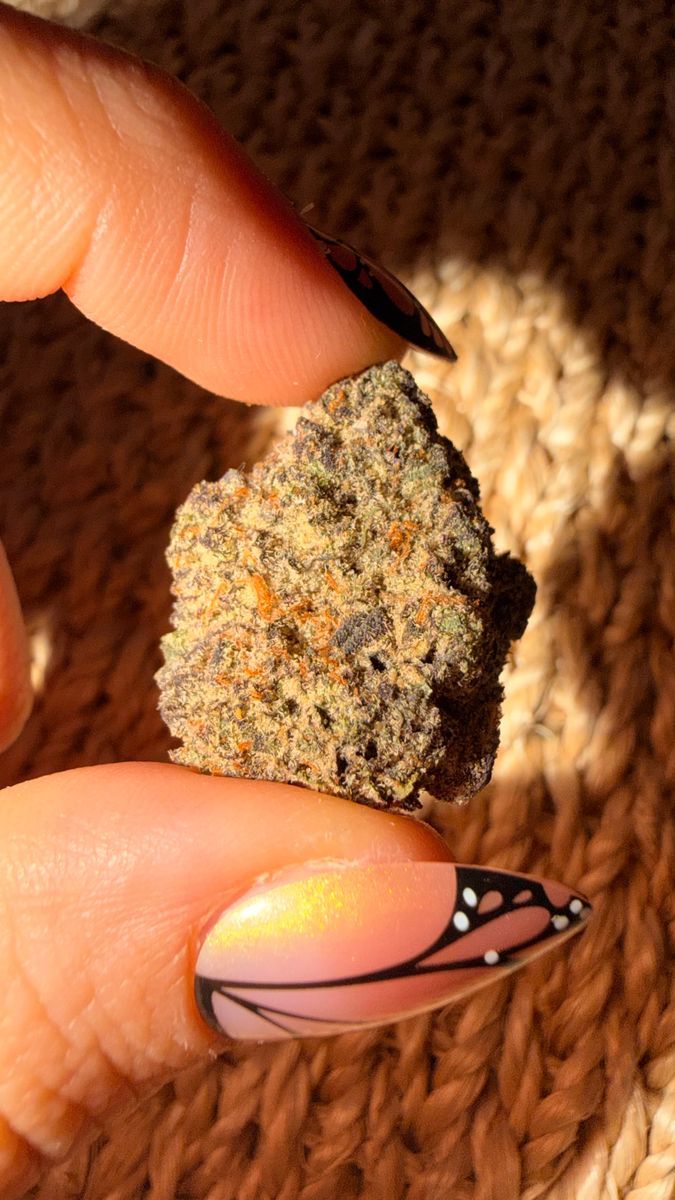 Rolling Green Cannabis Chimera