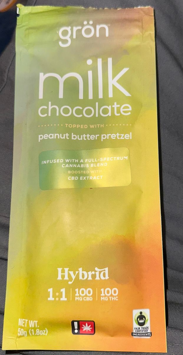 Grön Milk Chocolate Topped With Peanut Butter Pretzel