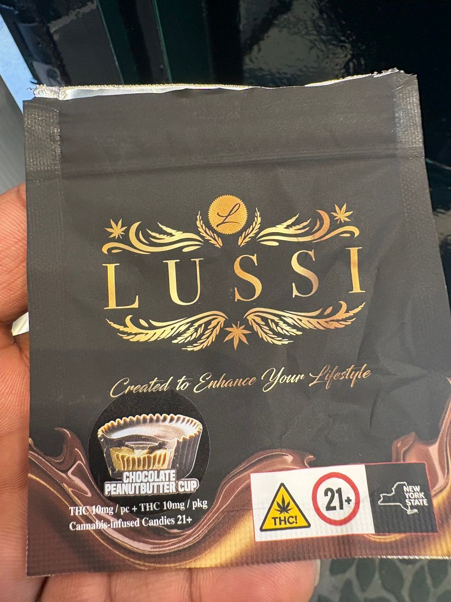 Lussi Dark Chocolate Peanut Butter Cup