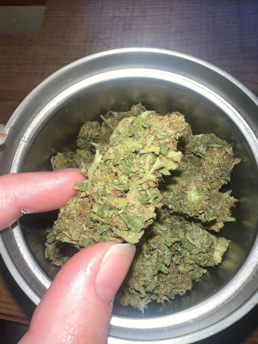 Strawberry Bubble Yum strain