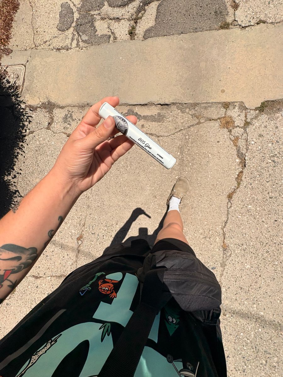 805 Glue strain
