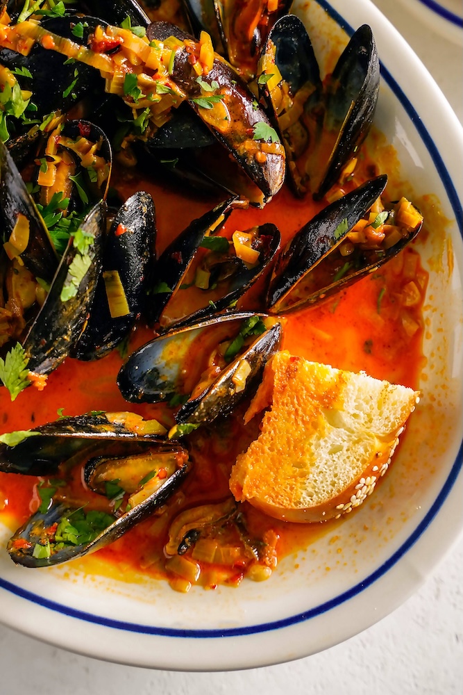 Creamy Mussels With Leeks & 'Nduja