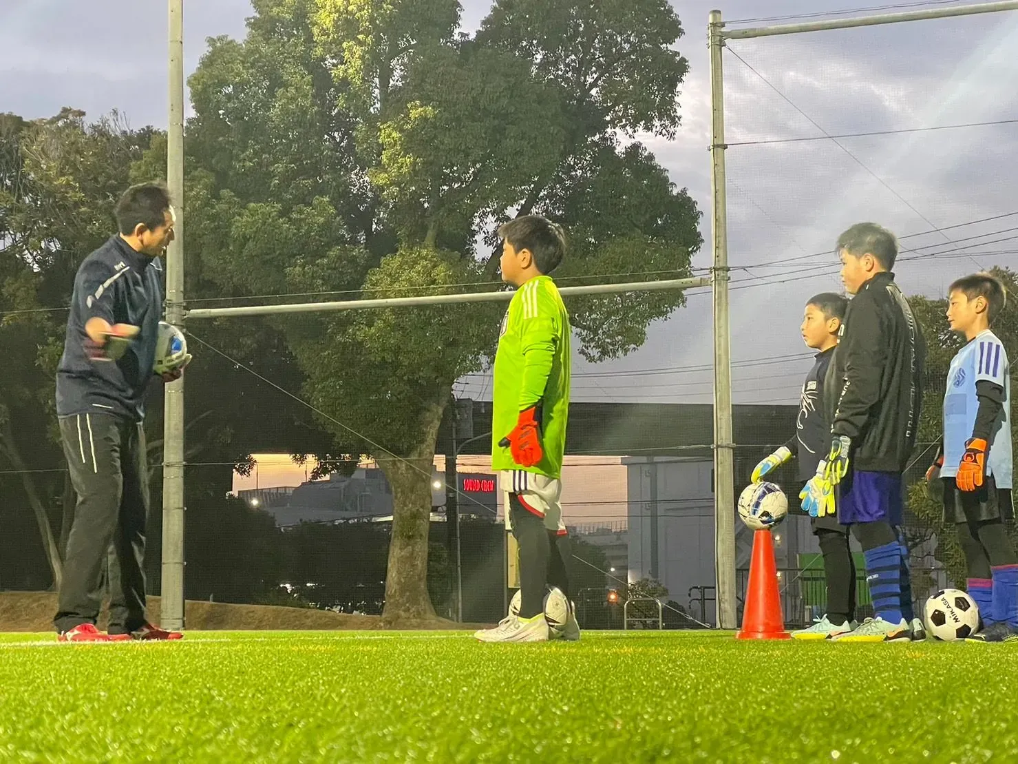 脱サラから開校したGKスクールで、サッカーの楽しさを伝える。