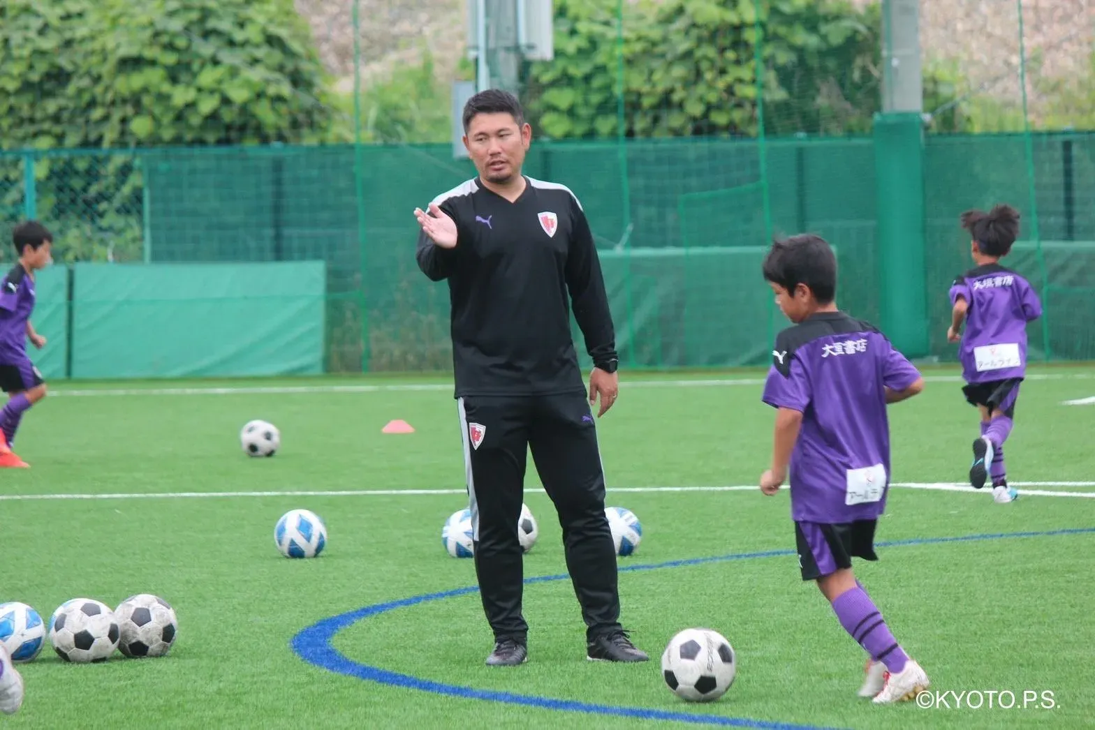 年代が変わっても指導軸は変わらない。サッカーはもちろん、人としての成長を後押しする指導者。