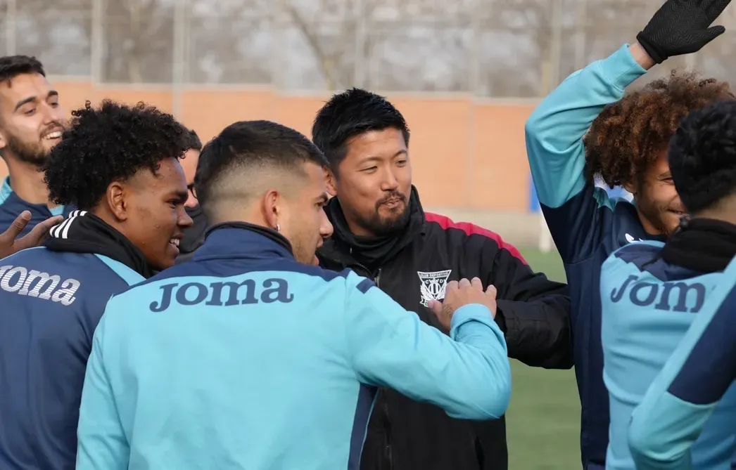 年間を通して戦えるチームづくり。日本人指導者がスペインで感じた、"チームマネジメントの重要性"