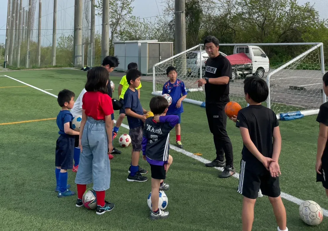 若きサッカー選手や全ての子どもたちに。 熱意と愛情あふれるトレーナー。 