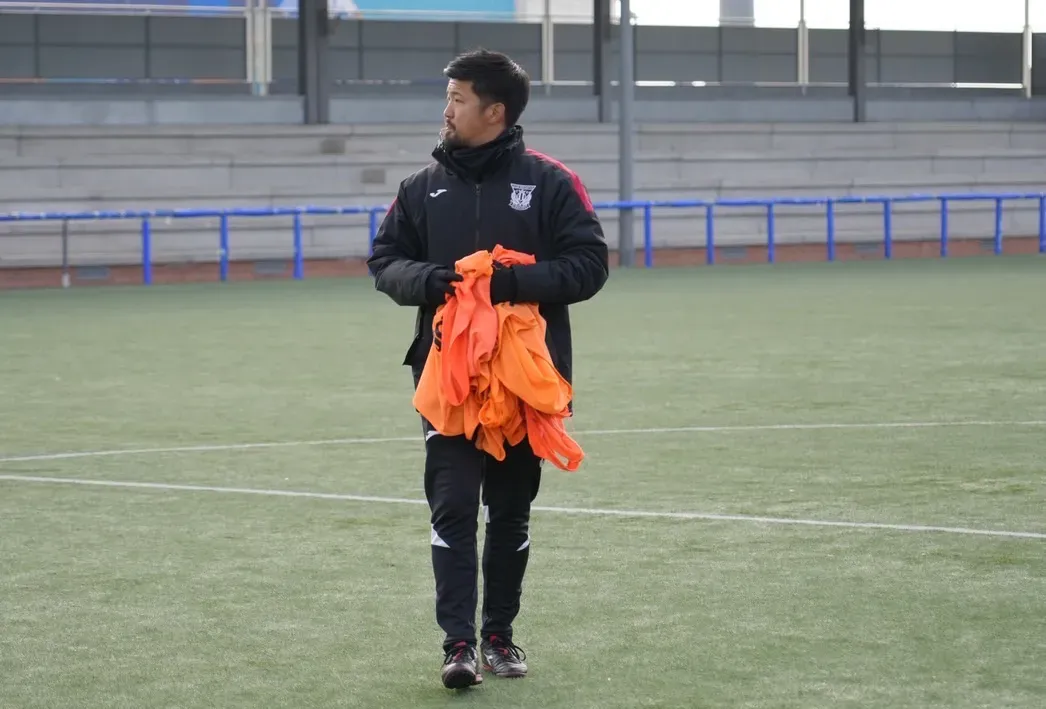 年間を通して戦えるチームづくり。日本人指導者がスペインで感じた、"チームマネジメントの重要性"