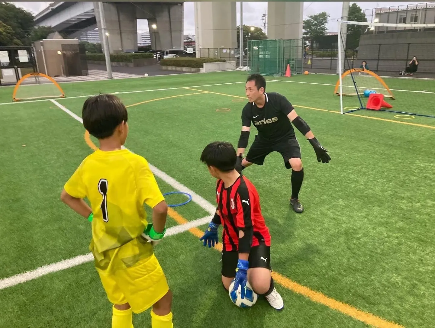 脱サラから開校したGKスクールで、サッカーの楽しさを伝える。