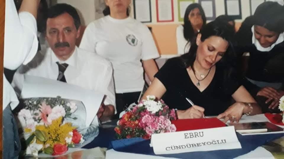 Nusret Karaca -Ebru Cündübeyoğlu
Kadıköy Kız Lisesi Söyleşi ve İmza