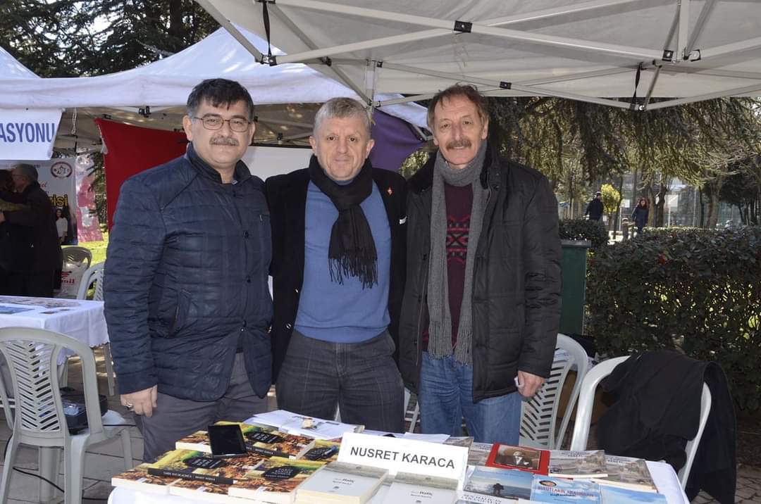 Göztepe Özgürlük Parkı 
Kitap Standında Nusret Karaca İmza/Günü