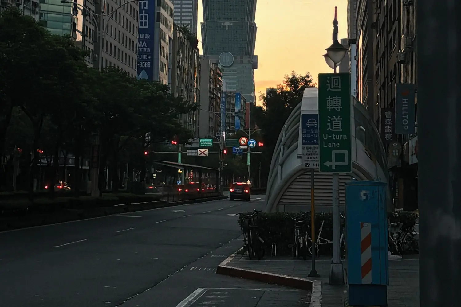 Xinyi Road, 5:20 a.m.
