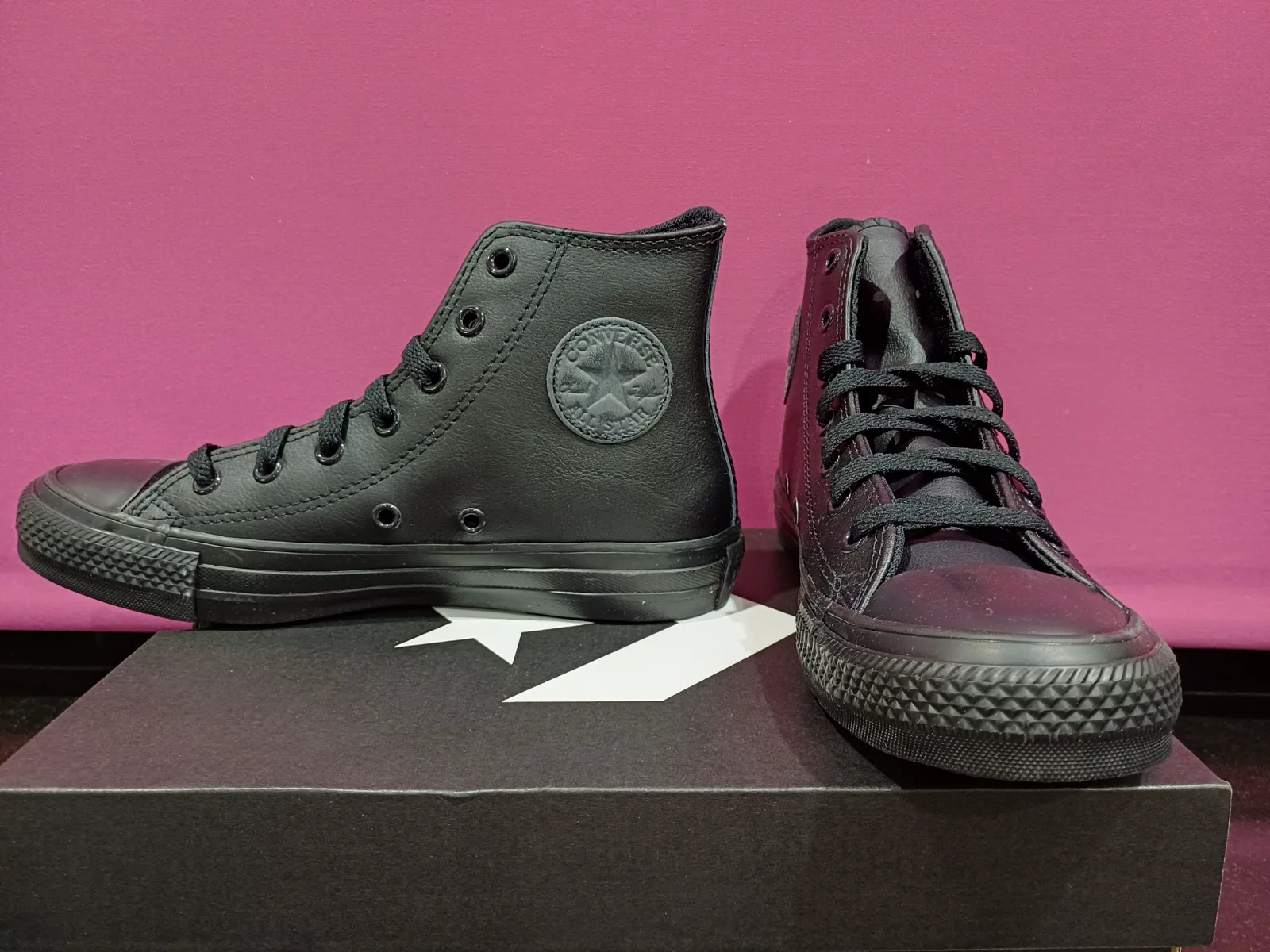 Converse piel negras 4