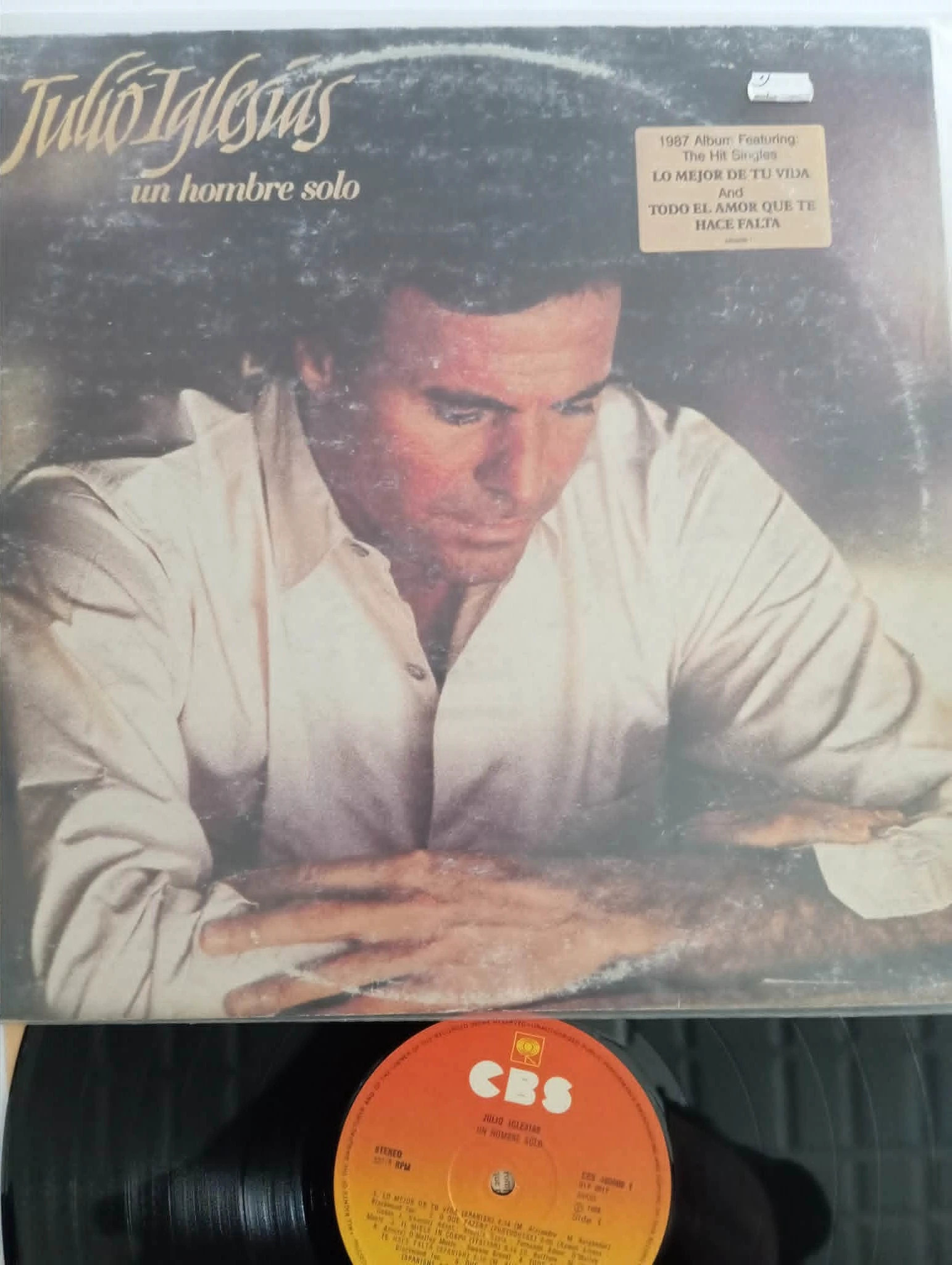 Julio Iglesias - Un Hombre Solo (LP, Album)(1p) 1
