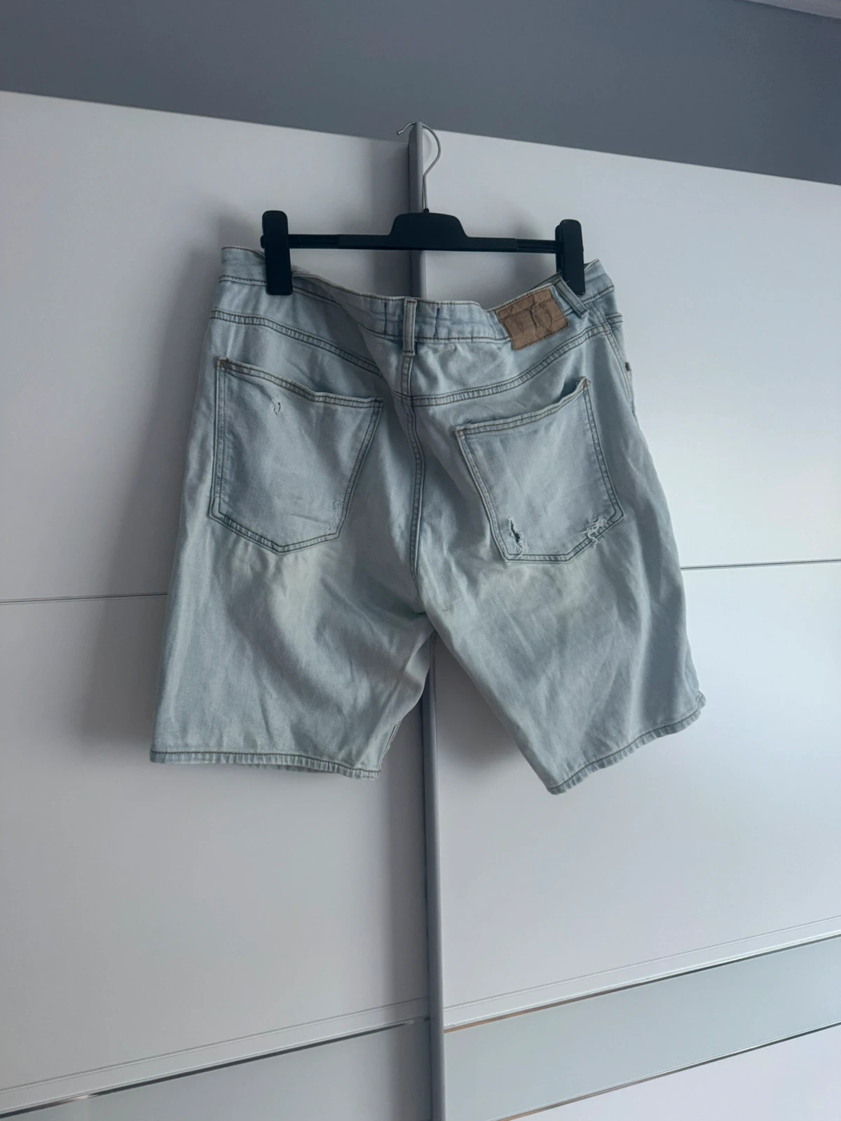 Pull & Bear világoskék szaggatott farmer rövidnadrág 2