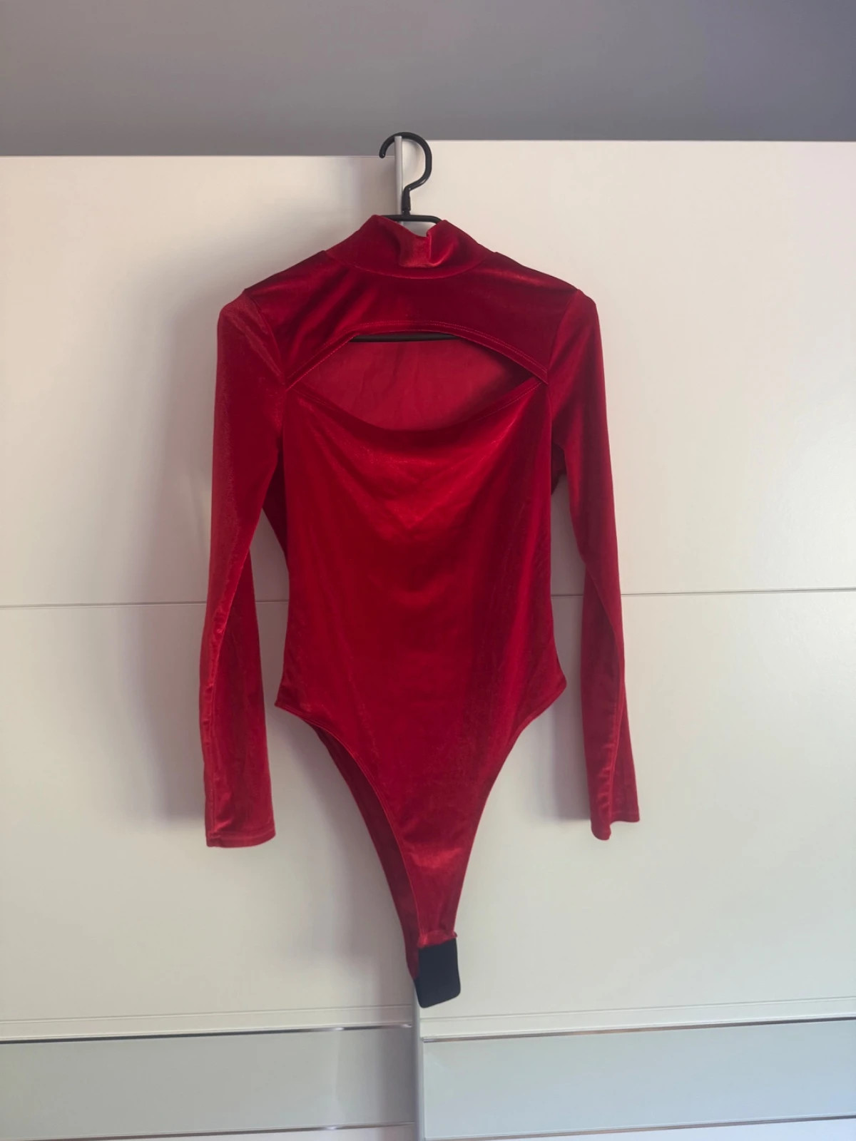 Csinos piros bársony body (S/M) 1