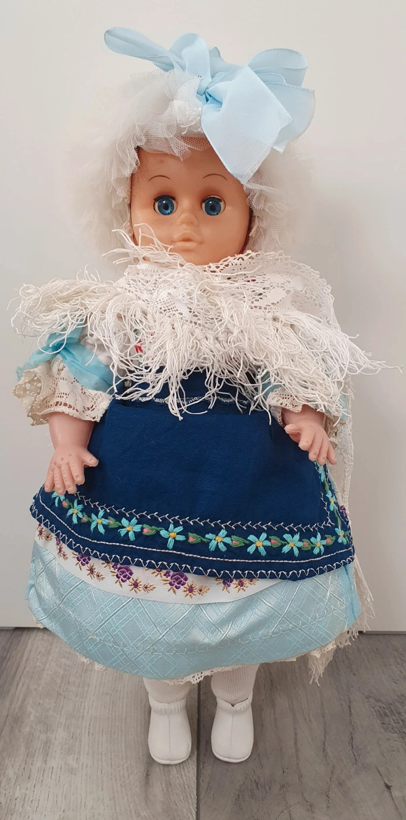Népviseletes alvó baba 2