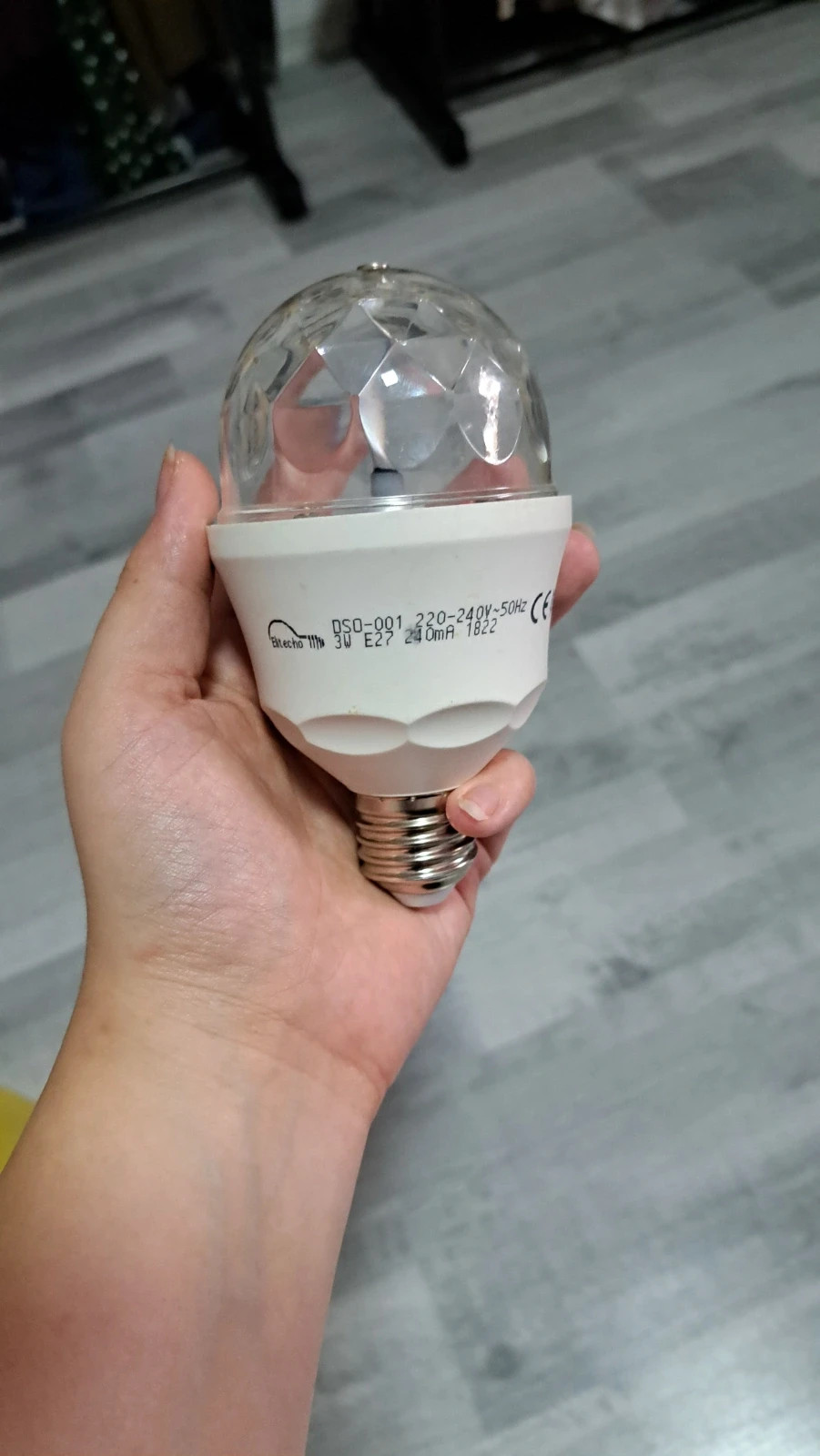 Forgó RGB LED diszkógömb villanykörte (E27 foglalat) 1