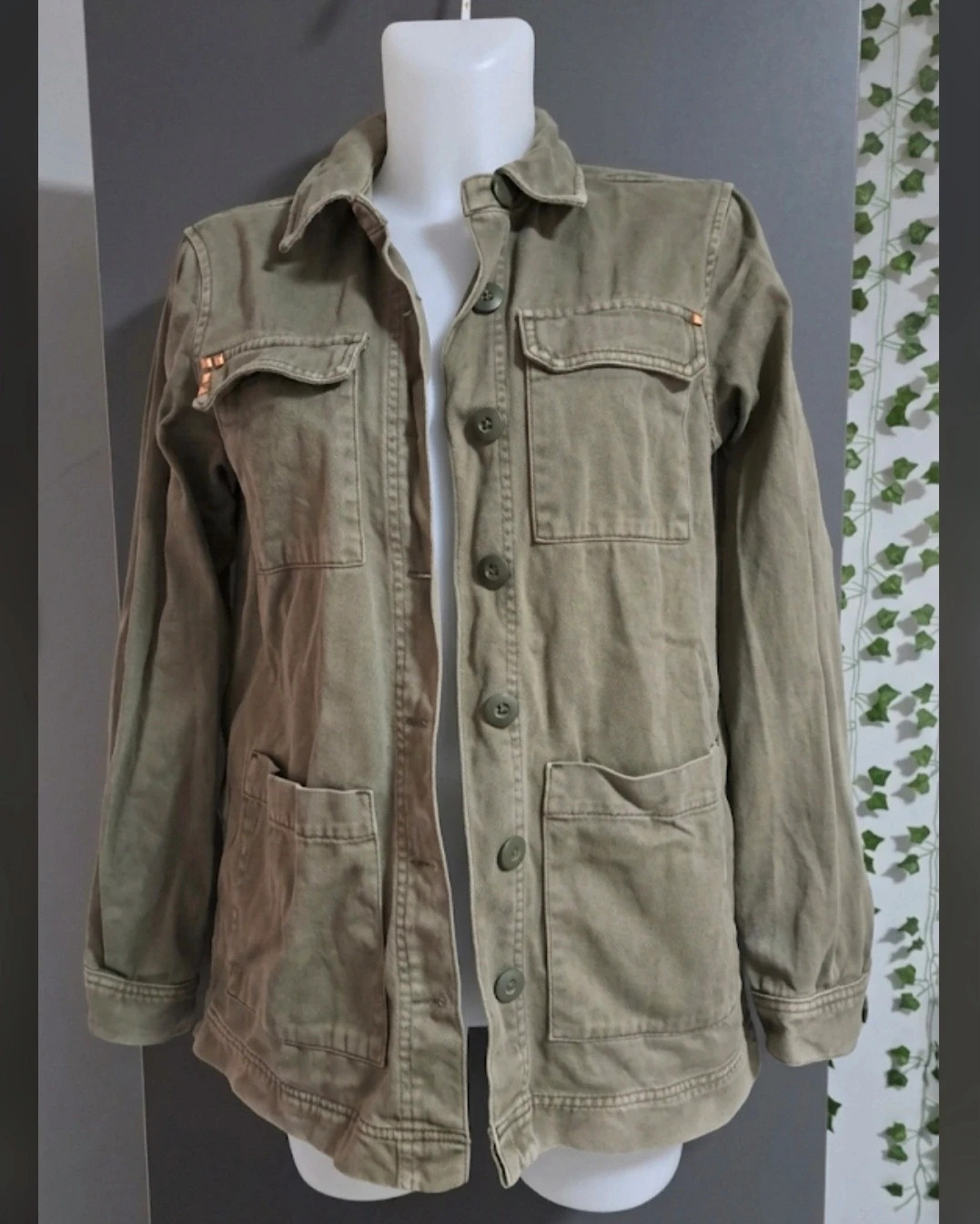 F&F Khaki / Olajzöld átmeneti farmer dzseki szegecsekkel (EUR 38 / M) 1
