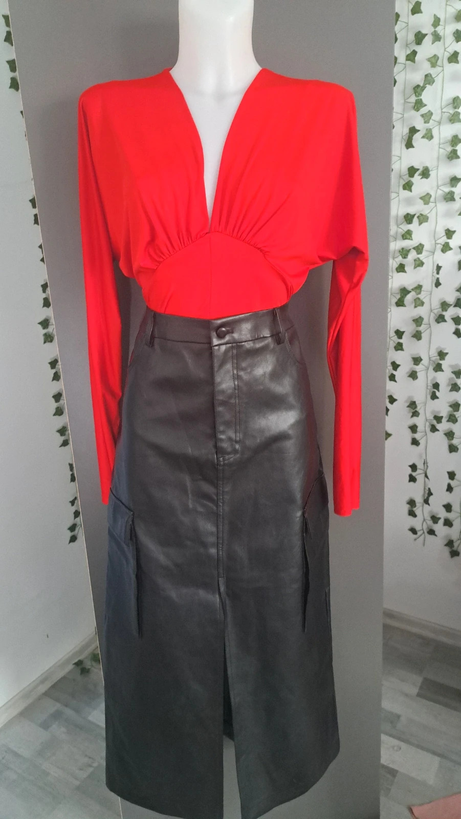 H&M piros pillangó ujjú body+ Shoeby cargo maxi bőrszoknya szett L méretre 1