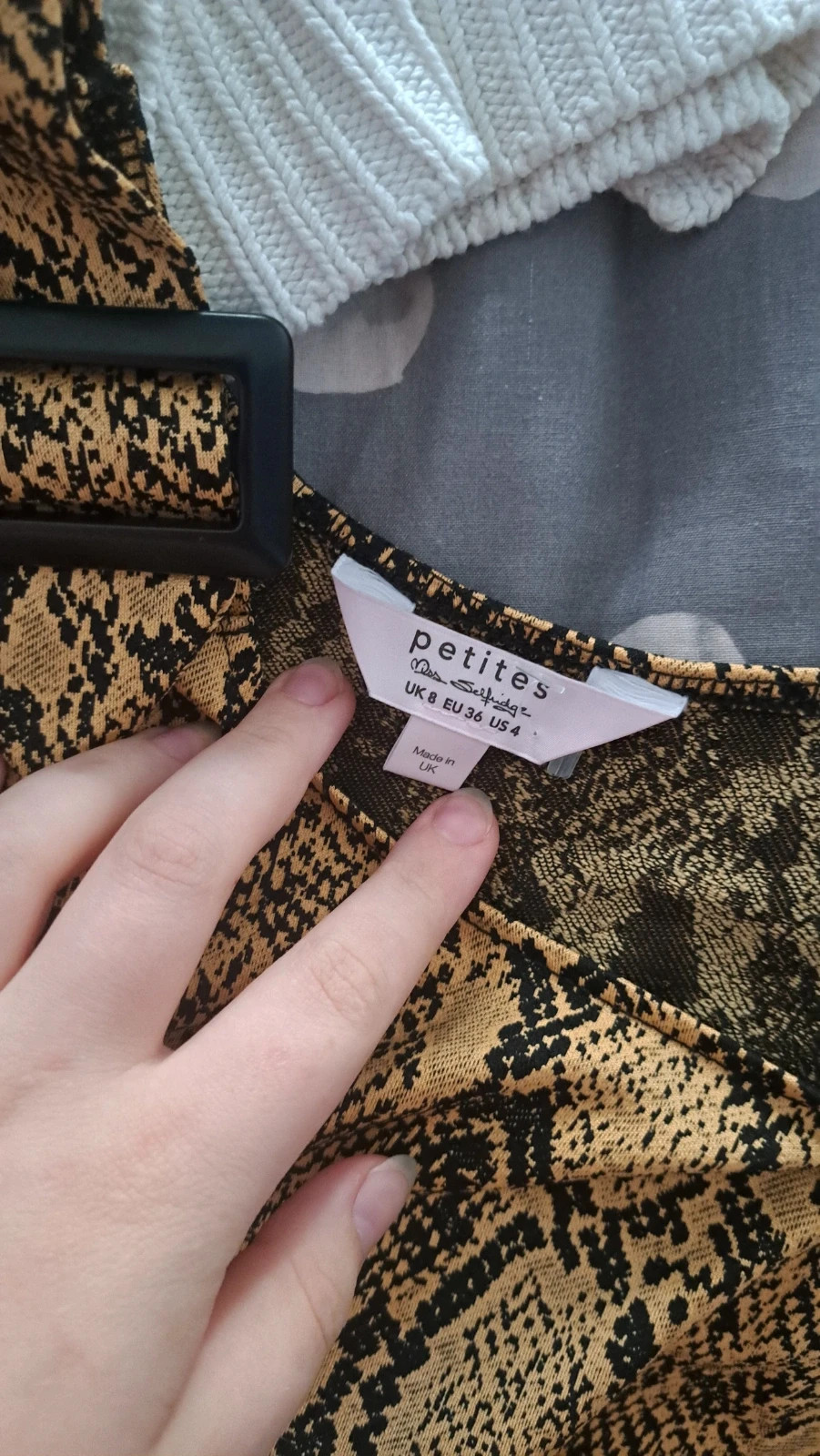 Miss Selfridge Petites mustársárga kígyómintás csatos kisruha 2