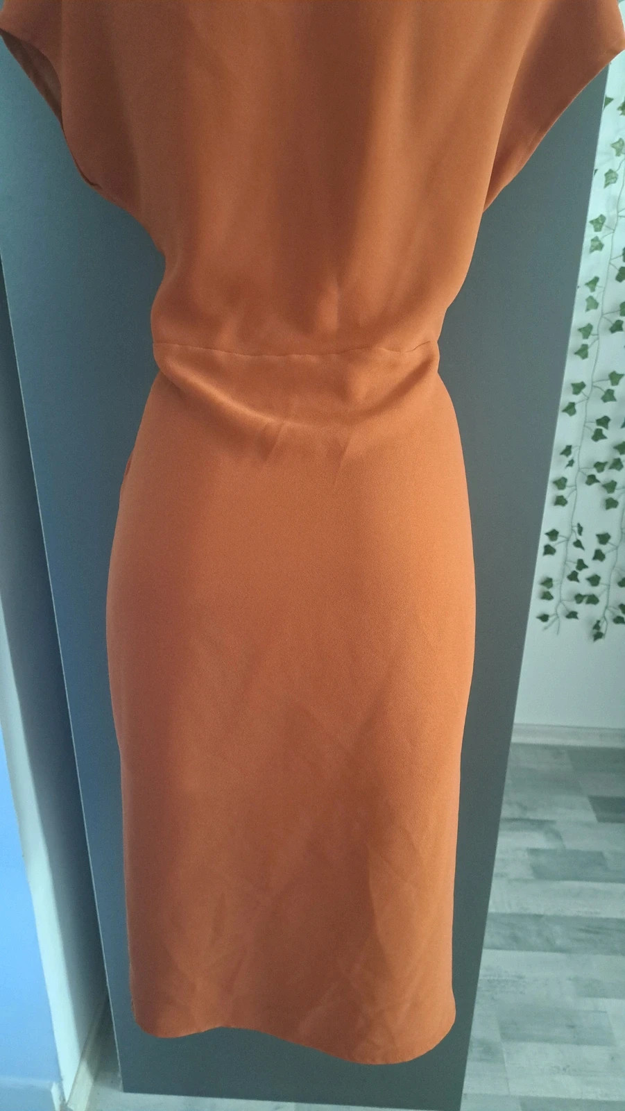 Selected Femme barna elegáns átlapolós és zsebes midiruha 2