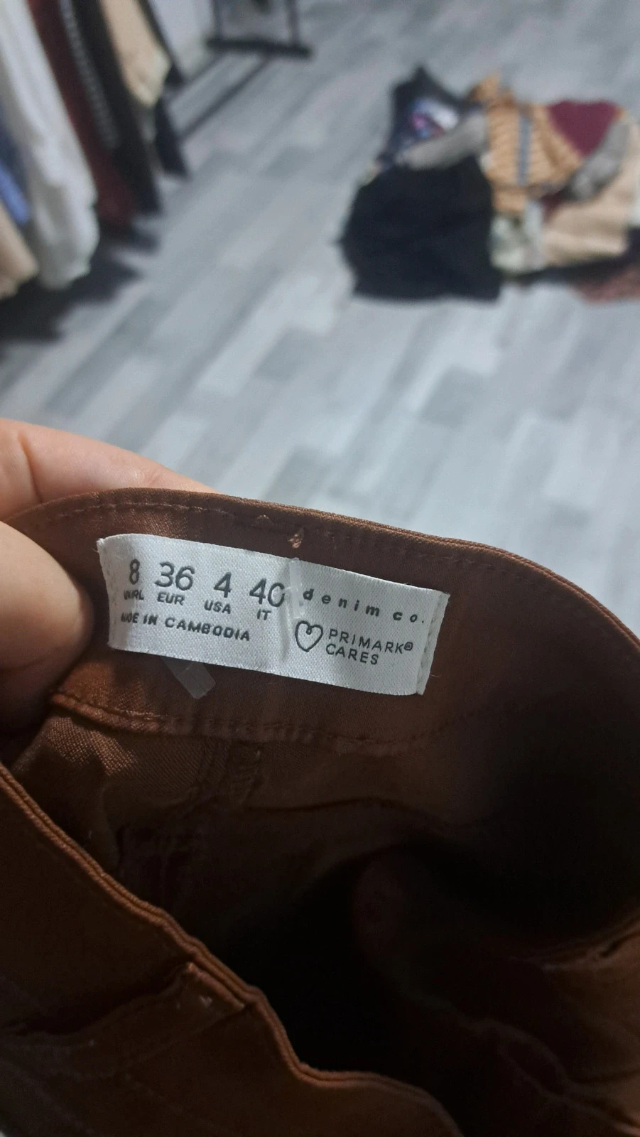 Barna bőrnadrág+virágos pánt nélküli felső szett S-M méretre 3