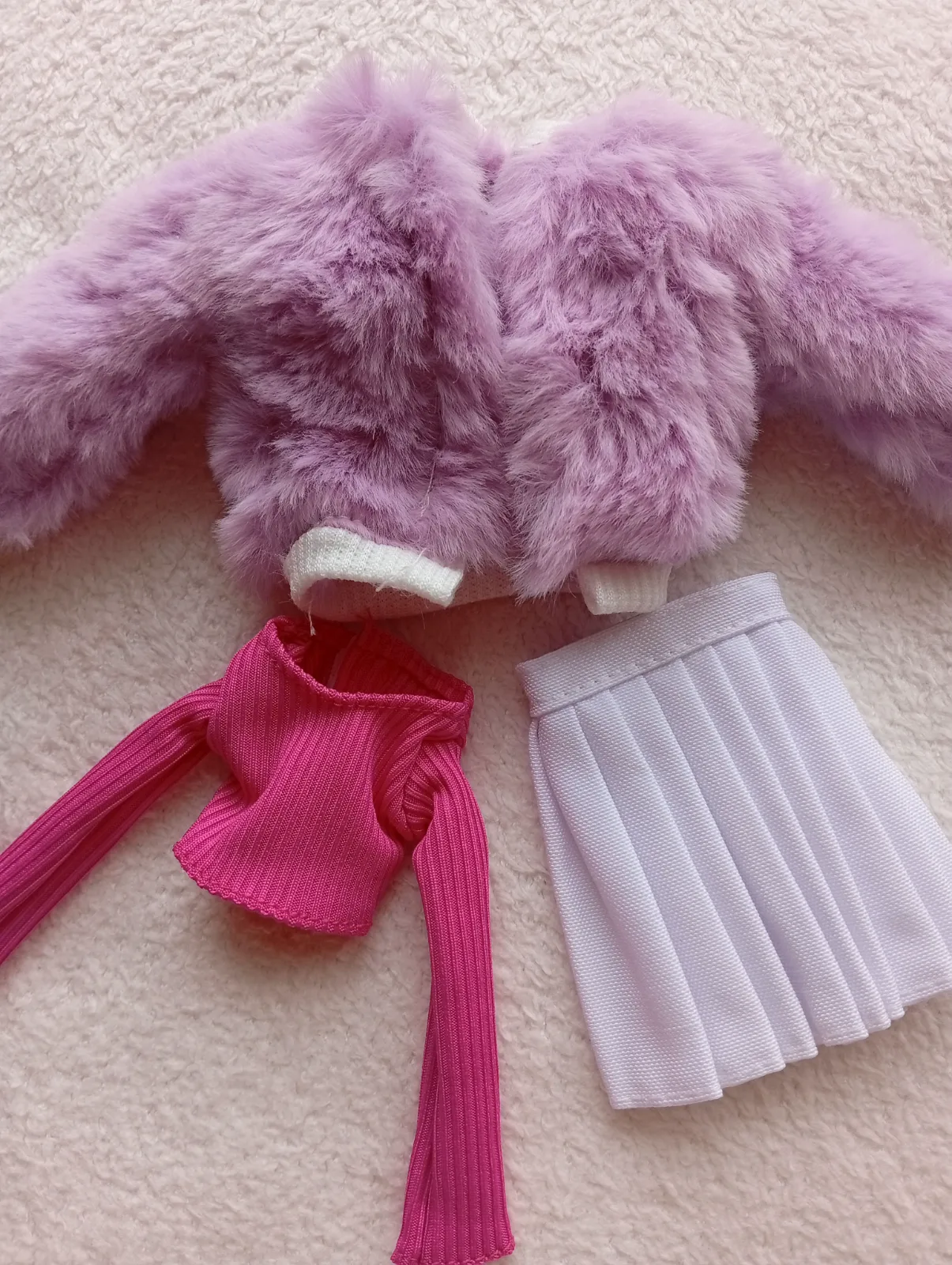 Barbie ruha szett fehér rakott szoknyával 1