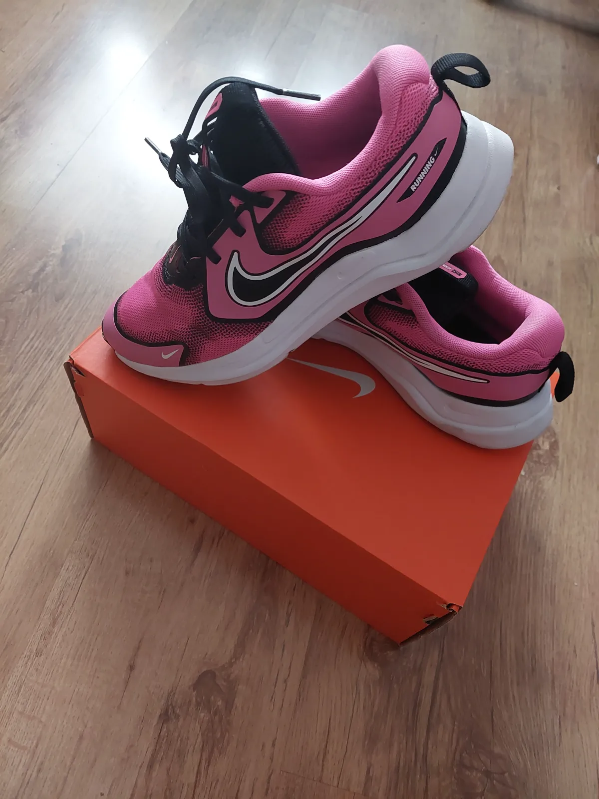 Nike futócipő pink-fekete-fehér 1