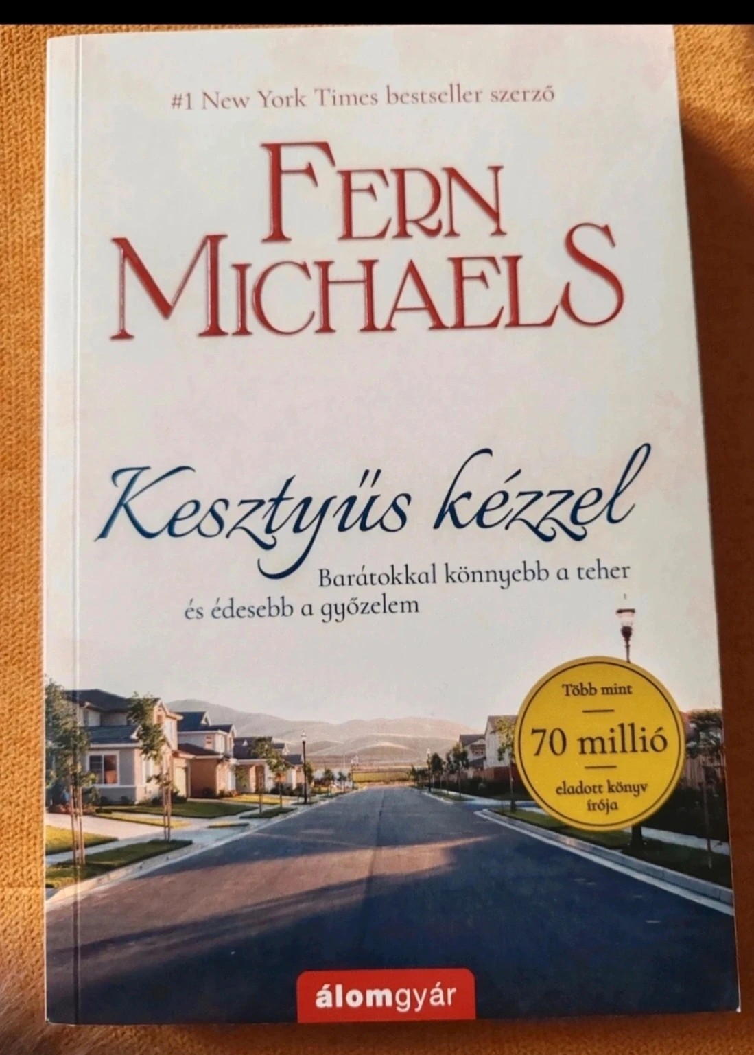 Új! Fern Michaels - Kesztyűs kézzel 1