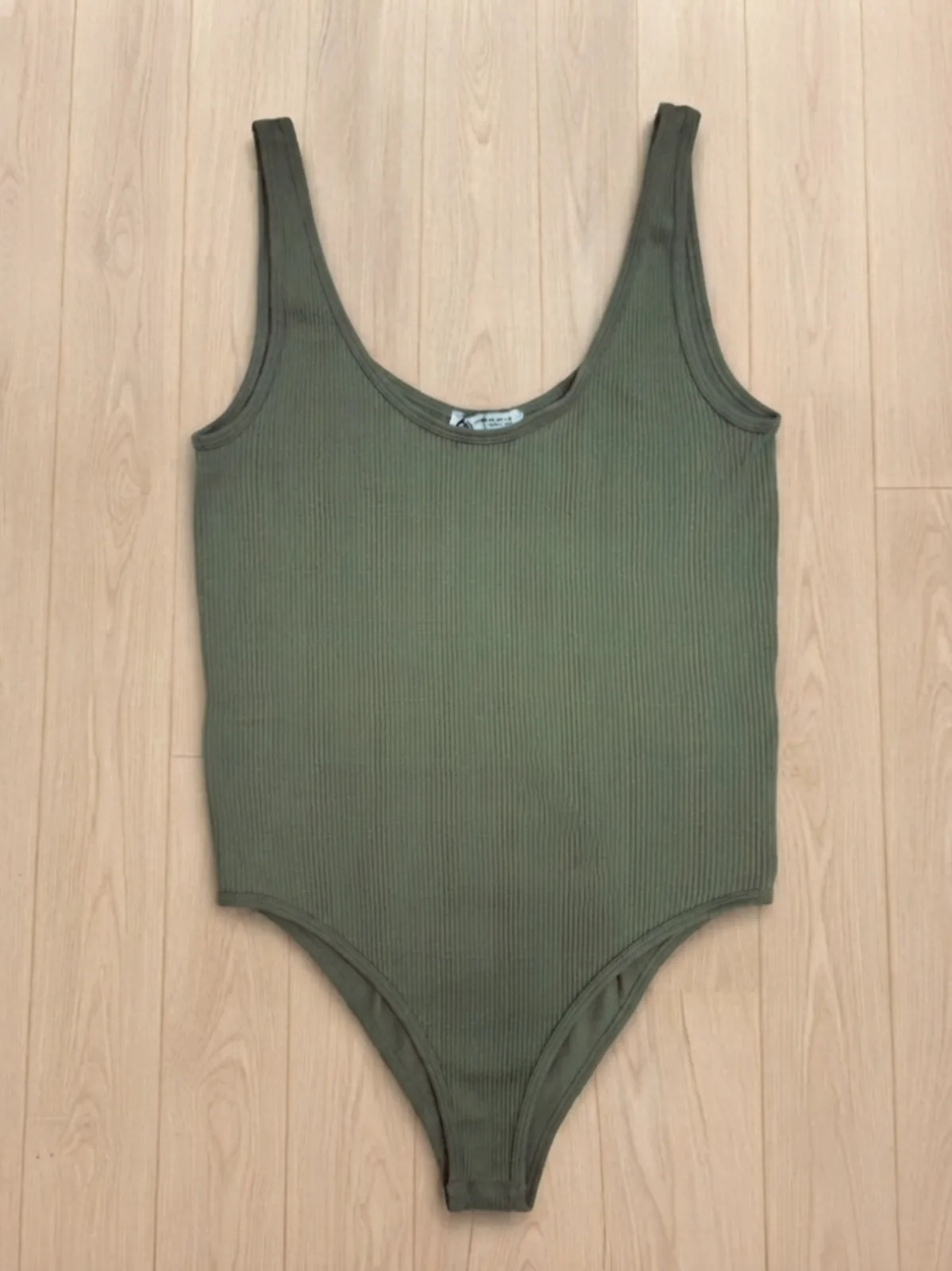 Zara khaki színű bordázott body 2