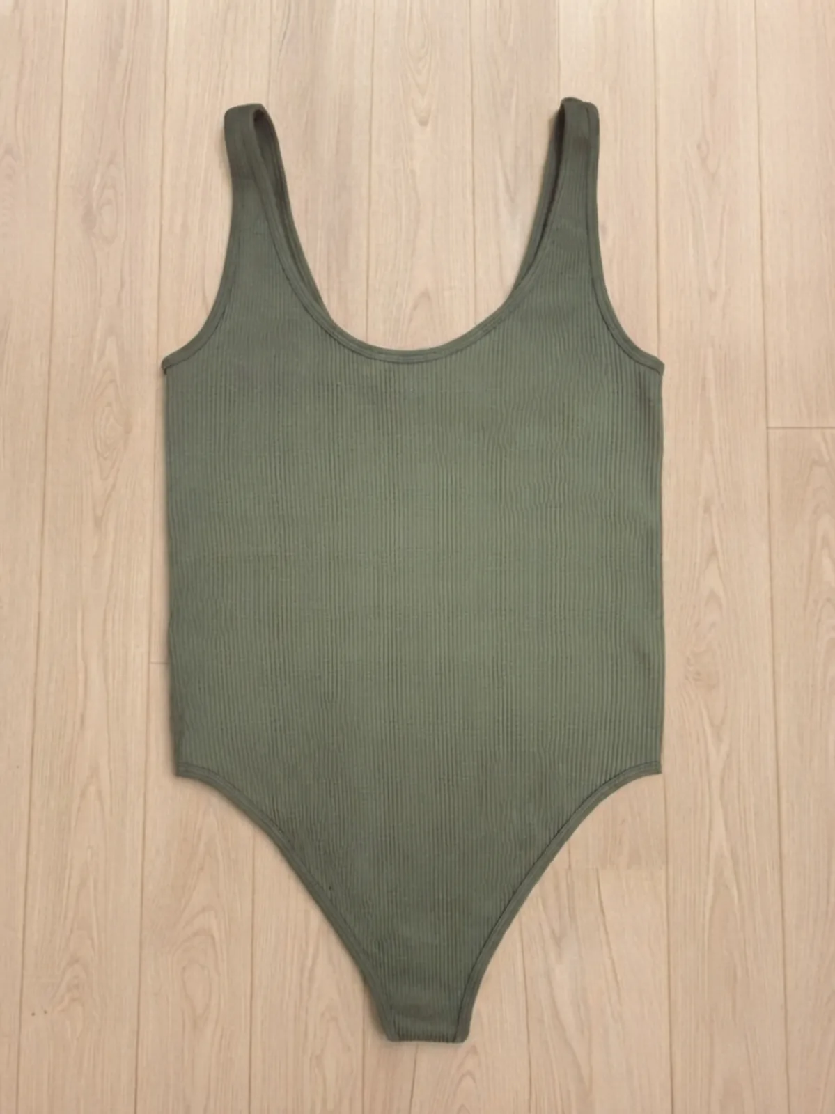 Zara khaki színű bordázott body 3