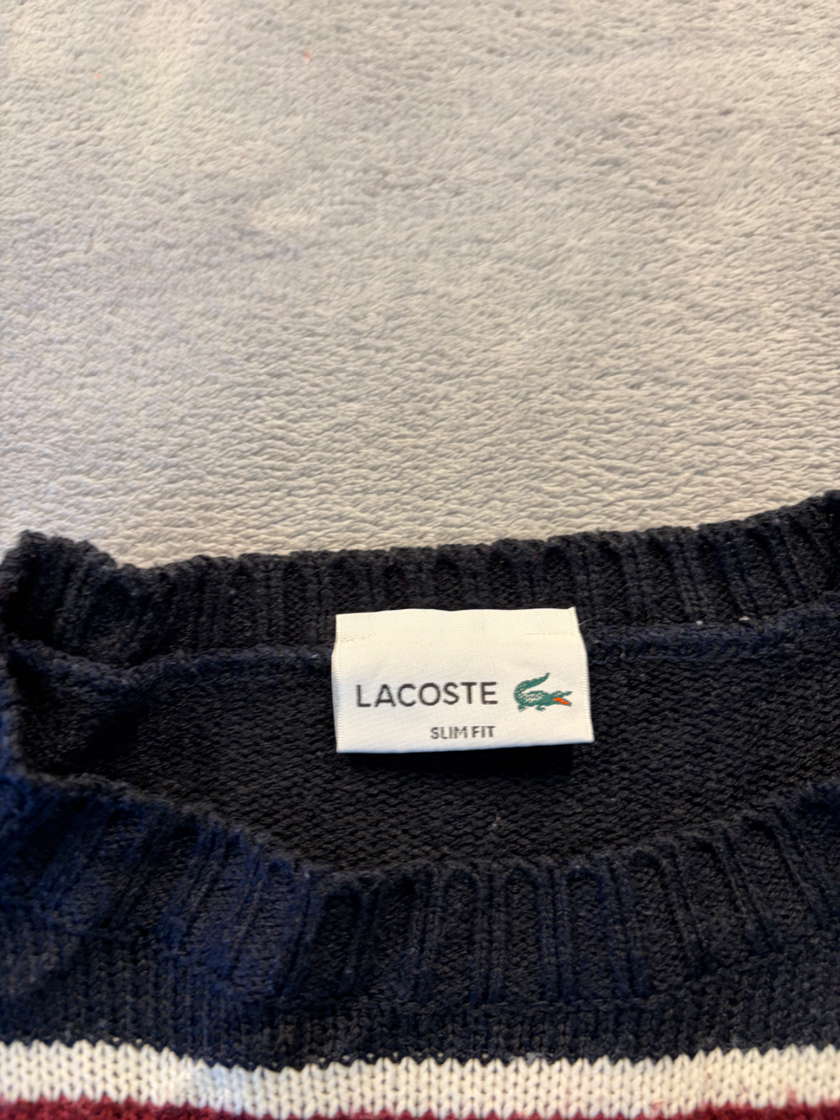 Lacoste fekete vörös púlóver 3