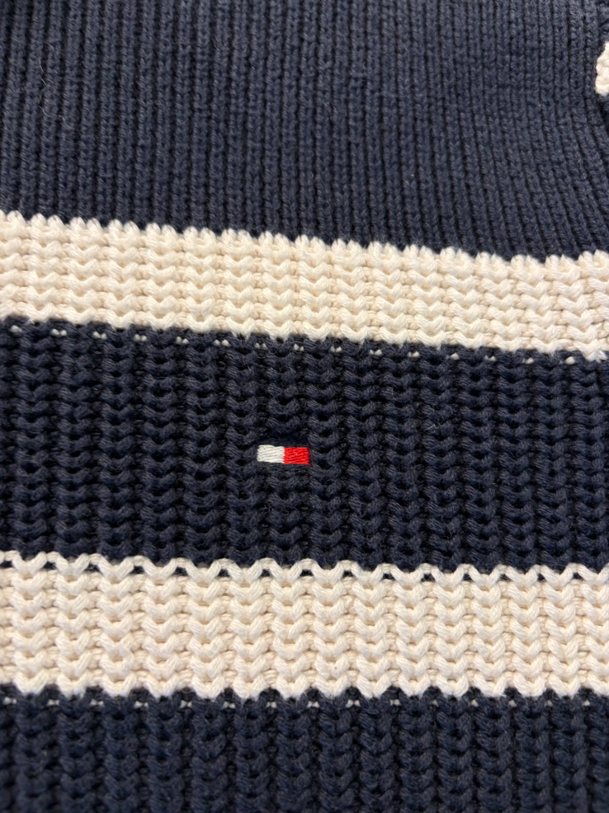 Tommy Hilfiger fehér sötétkék púlóver 2
