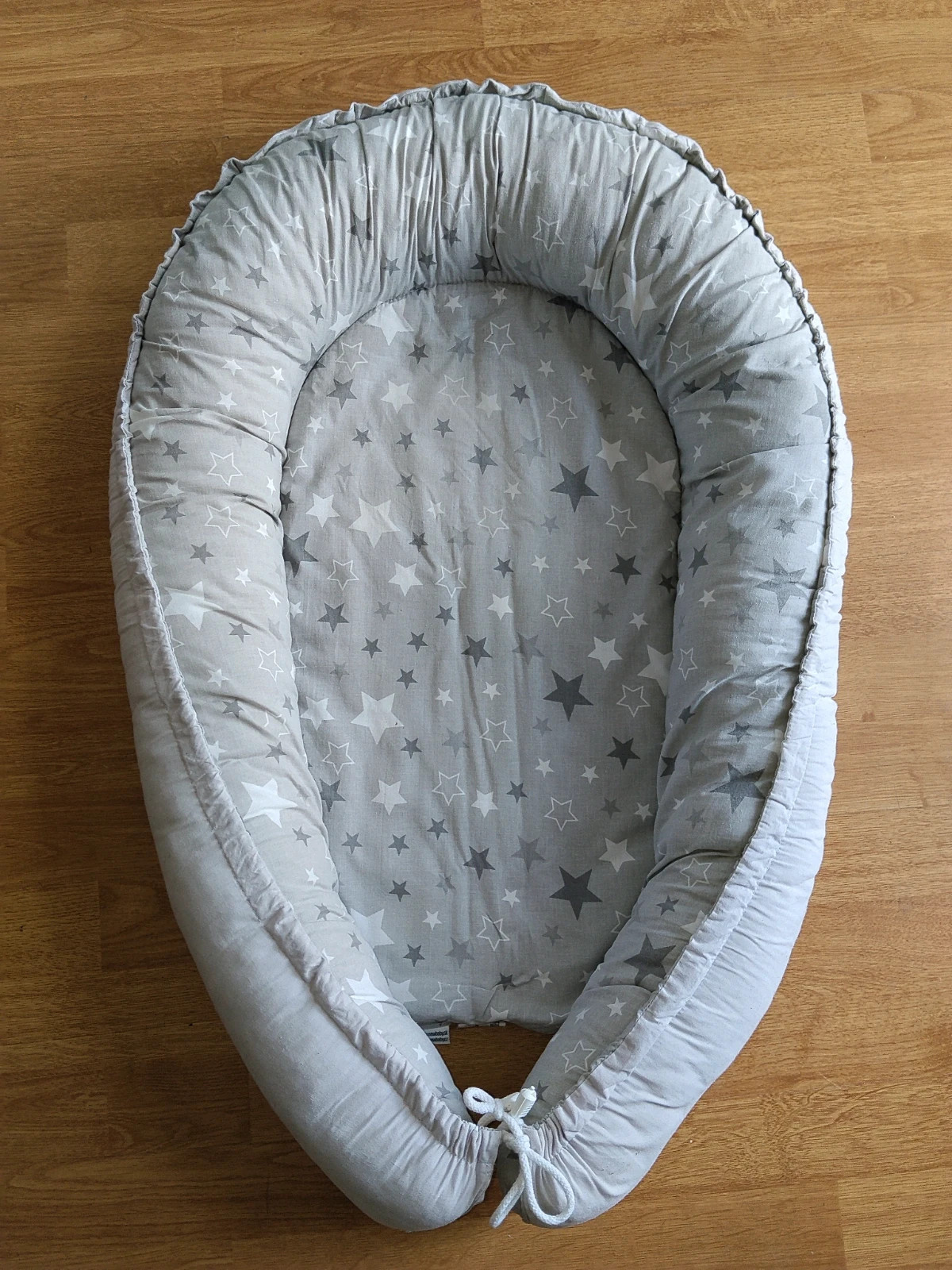 New Baby csillagos szürke babafészek takaróval 2