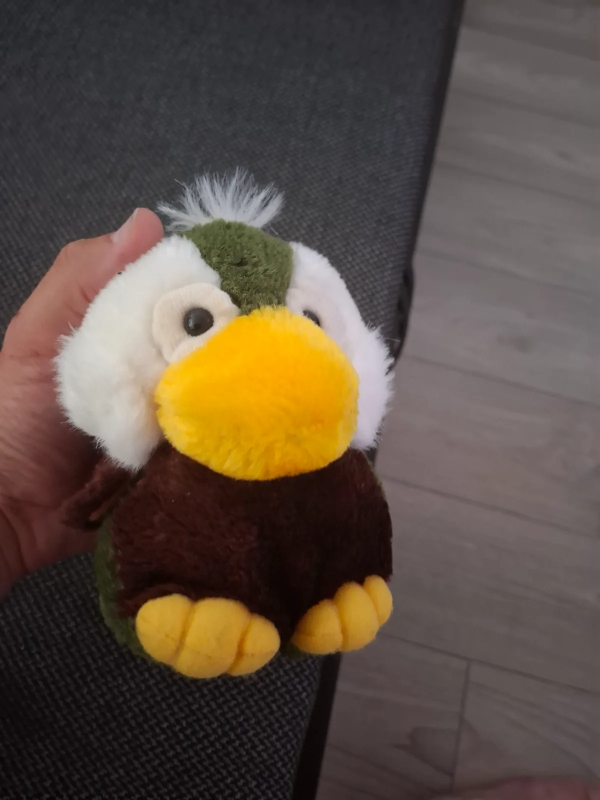 Plüss sas figura - fehér, sárga és barna 1