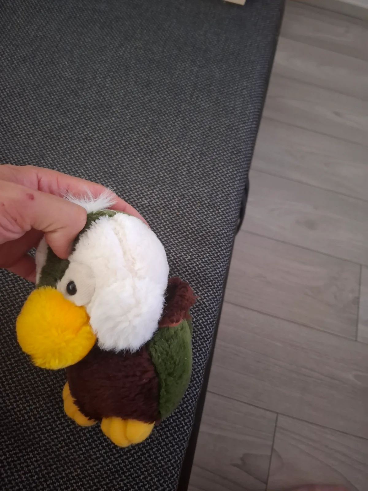 Plüss sas figura - fehér, sárga és barna 3
