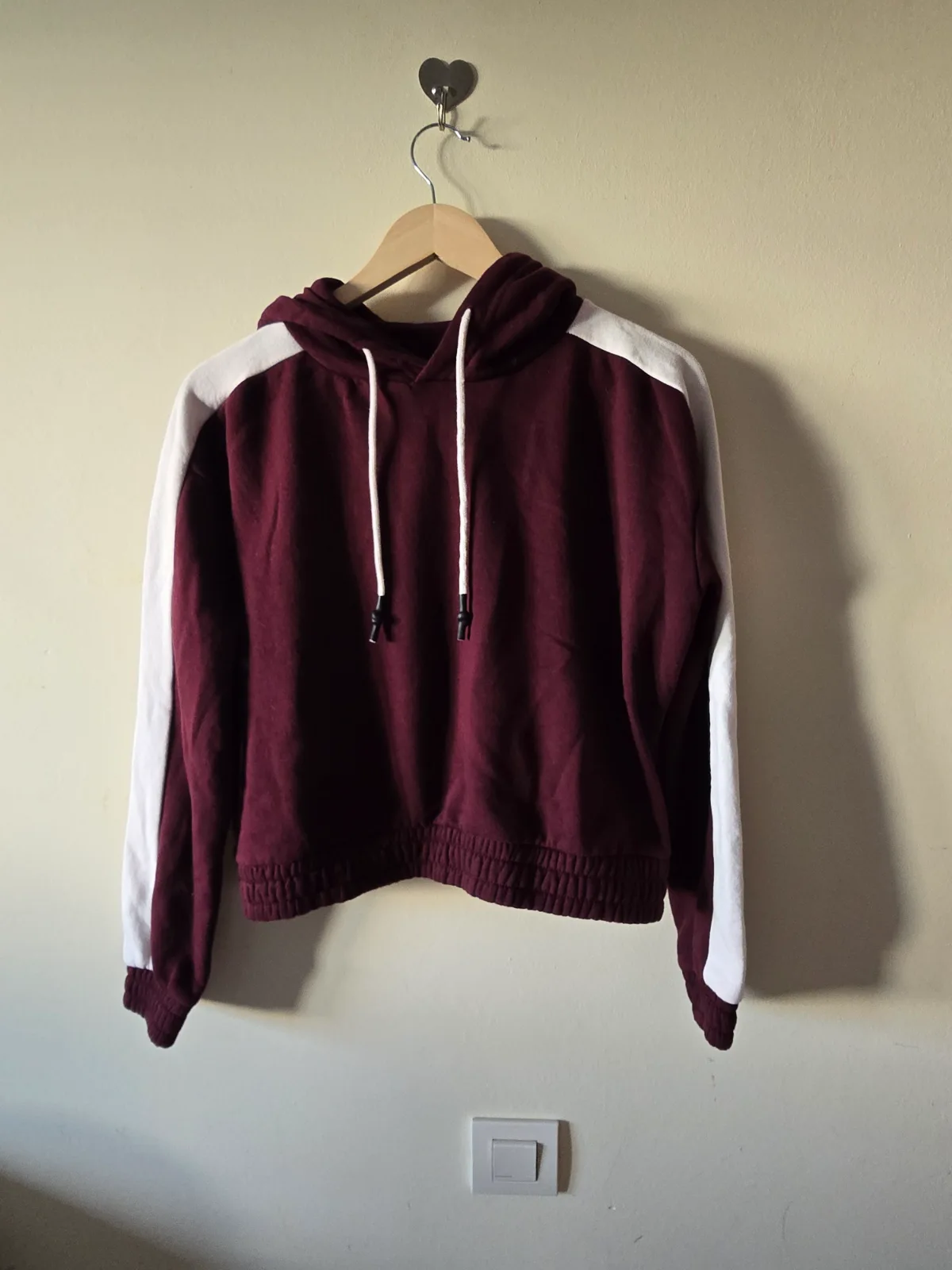 Sudadera Lefties con capucha bicolor burdeos y blanco talla M 1