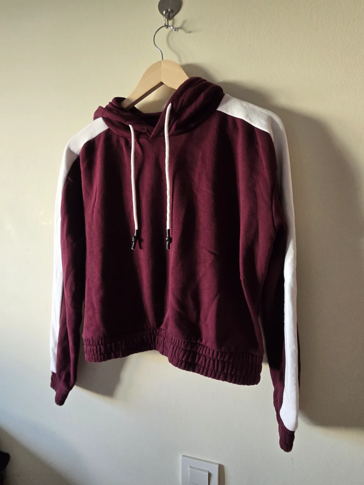 Sudadera Lefties con capucha bicolor burdeos y blanco talla M 2
