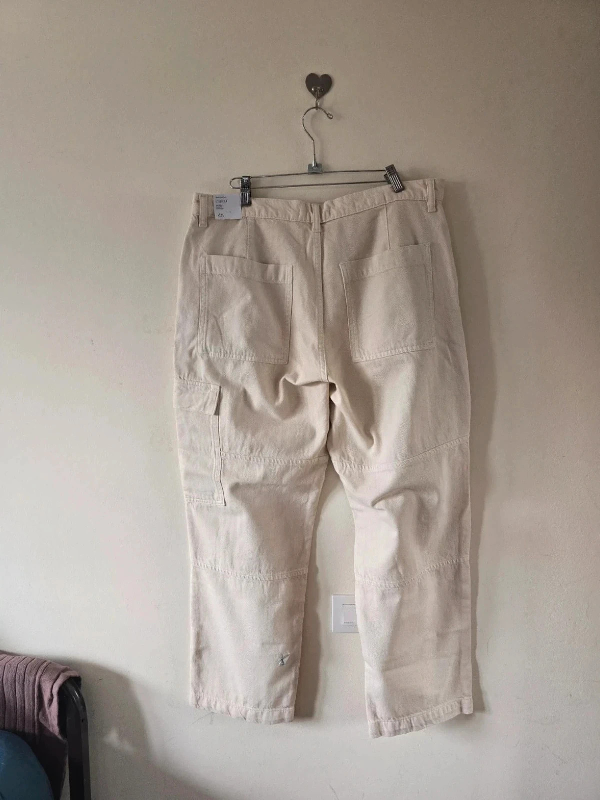 Pantalon estilo cargo crema de Mango-talla 46 2