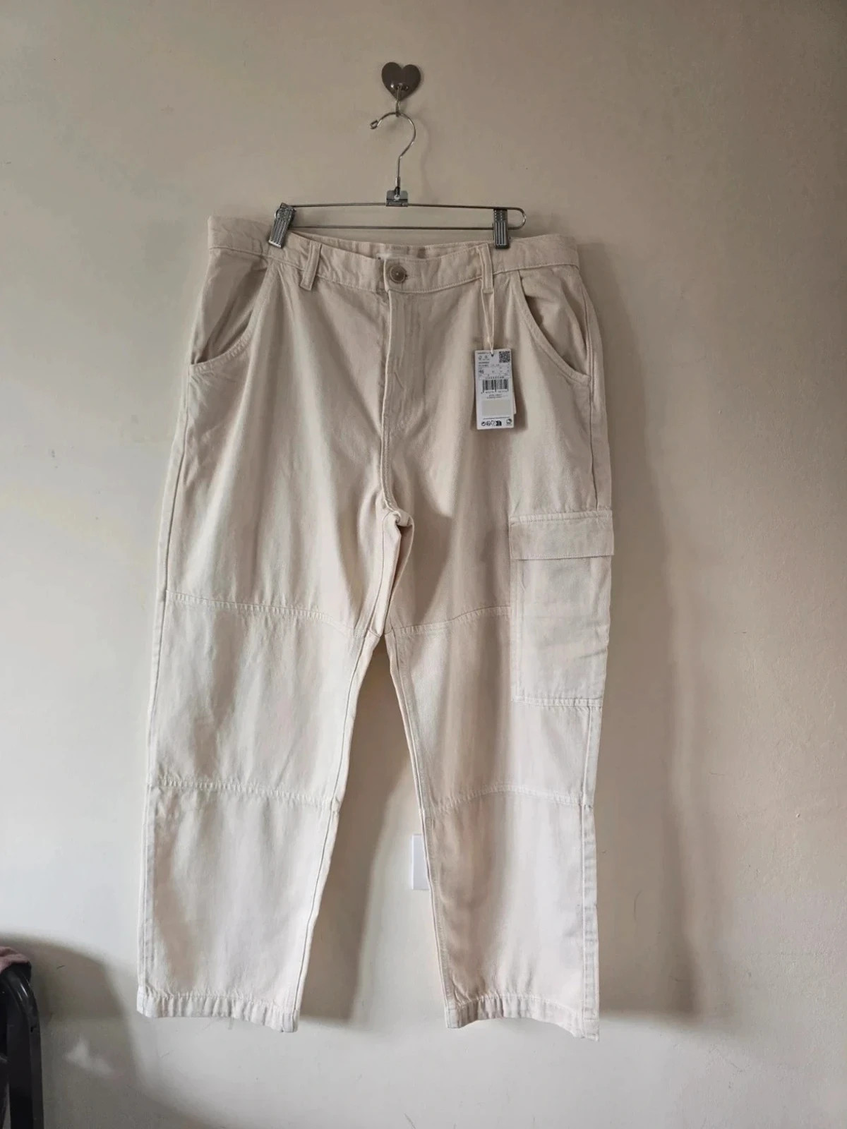 Pantalon estilo cargo crema de Mango-talla 46 1