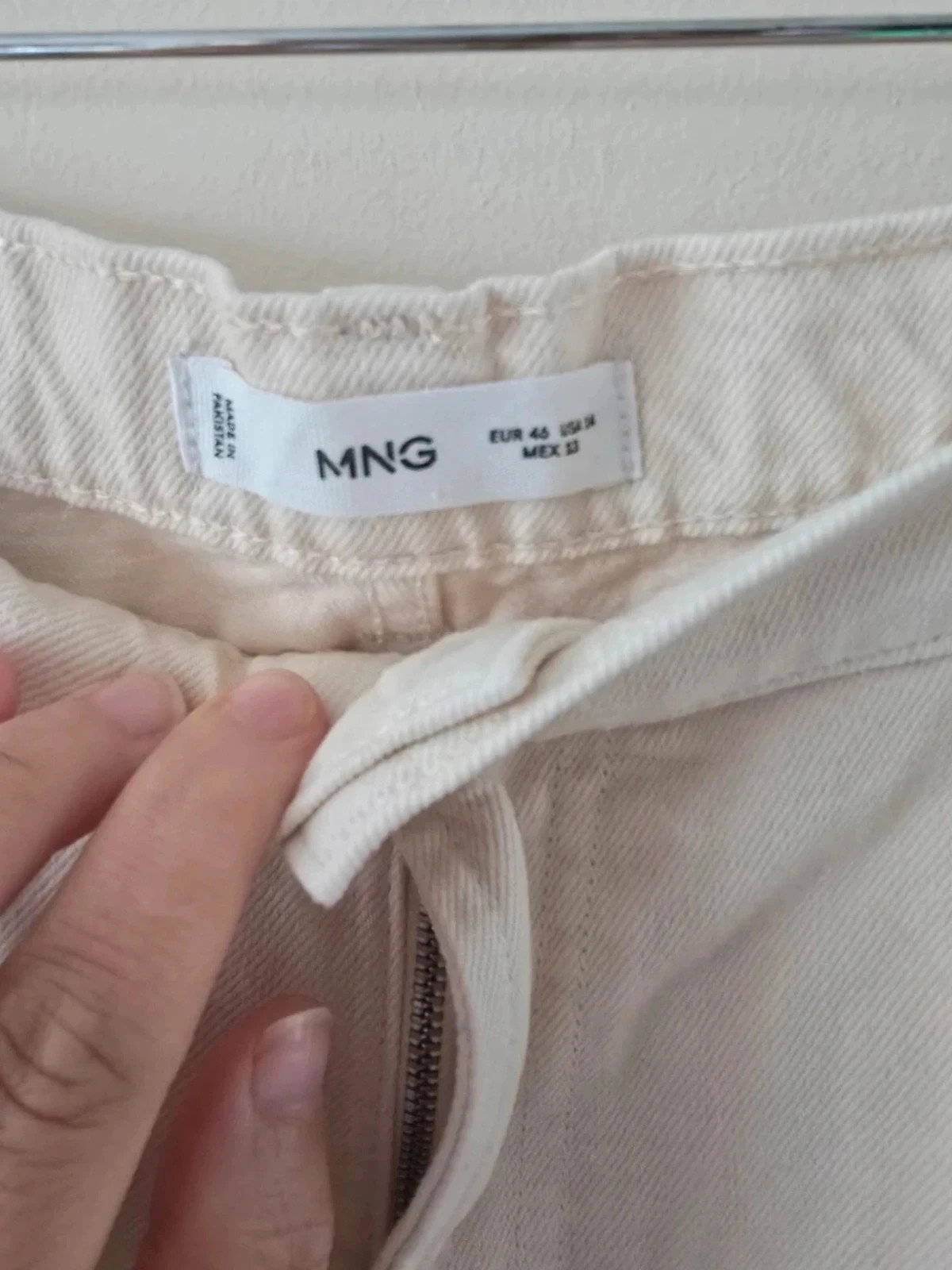 Pantalon estilo cargo crema de Mango-talla 46 3