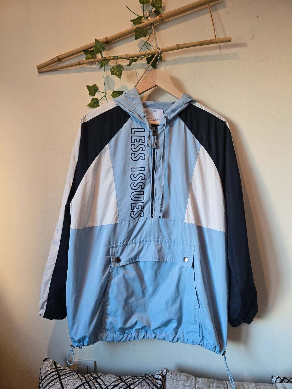 Chaqueta cortavientos azul de Bershka-talla XS/S 1