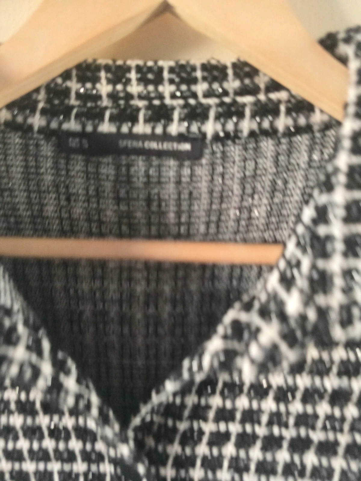 Chaqueta tweed blanco y negro con hilos plateados de Sfera-talla S 3