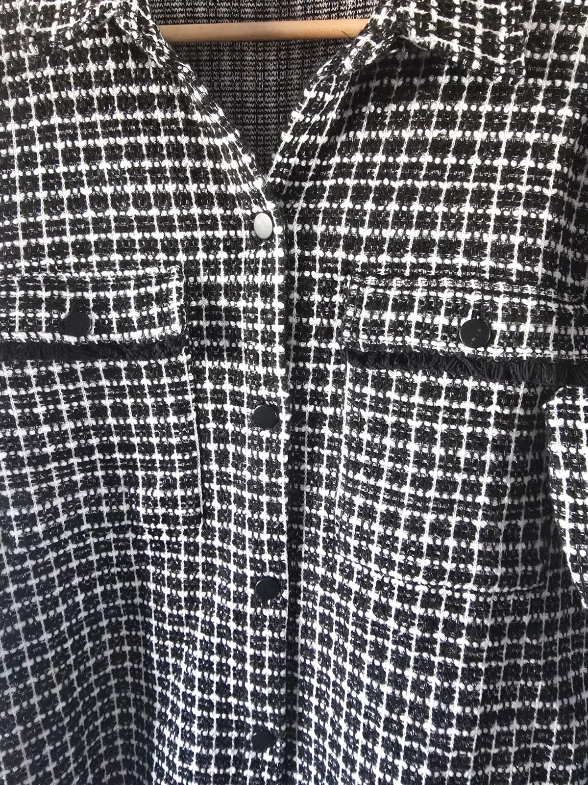 Chaqueta tweed blanco y negro con hilos plateados de Sfera-talla S 4