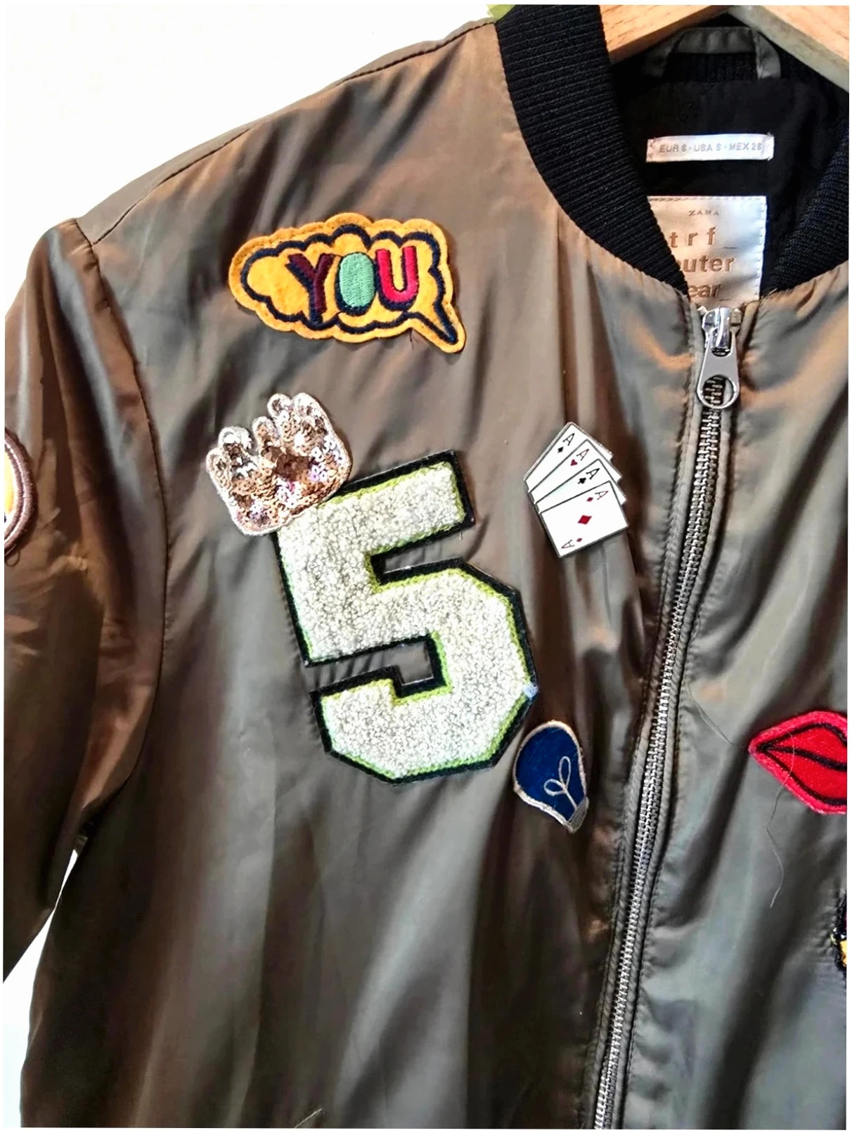 Chaqueta Bomber Verde Caqui con Parches Parches y Bordados Zara TRF | Talla S 4